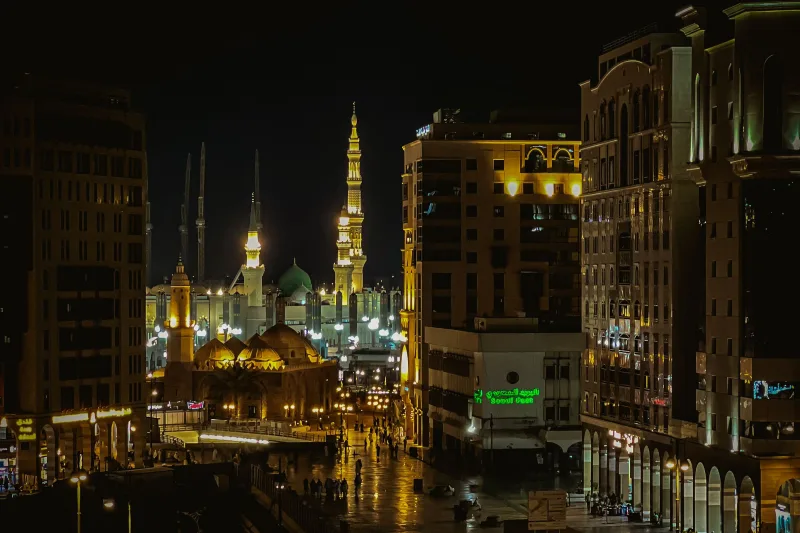 Gece Medine'de Mescid-i Nebevî